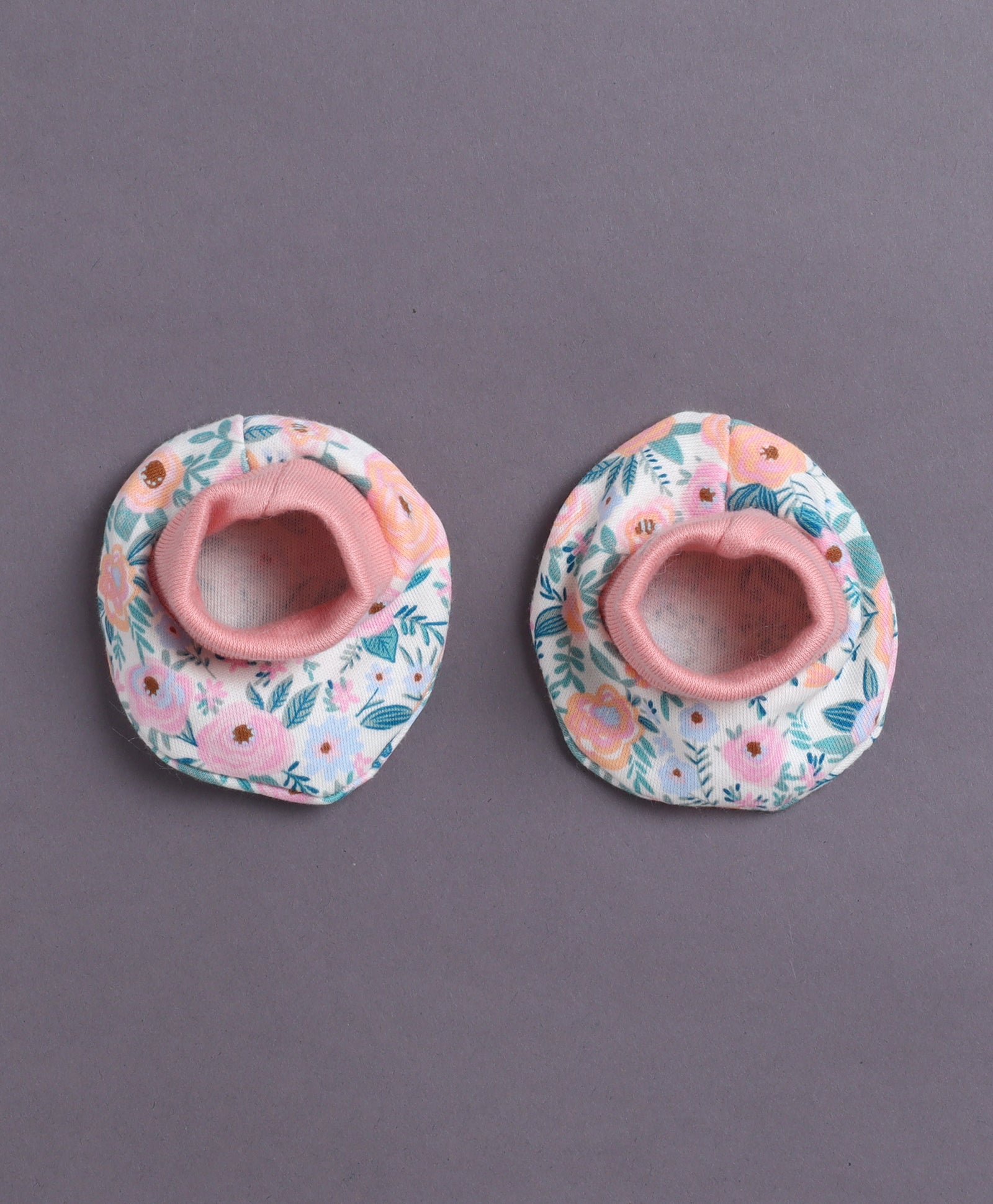 Beige & Peach Girls Cotton Cap Mitten Bootie Set