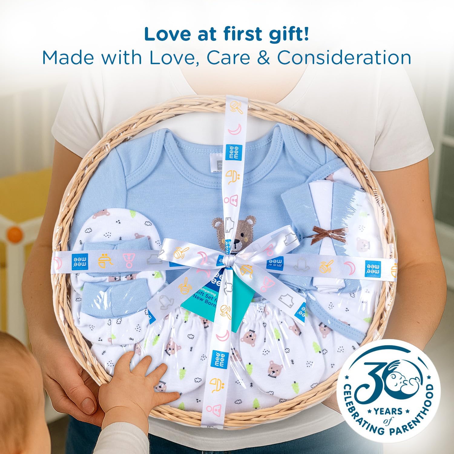 Mee Mee New Born Basket Baby Gift Set | Soft Cotton Clothing Essentials For Infants/Baby Girls, Boys | Baby Shower Clothing Hamper | 8 Pieces | (Round, Blue)