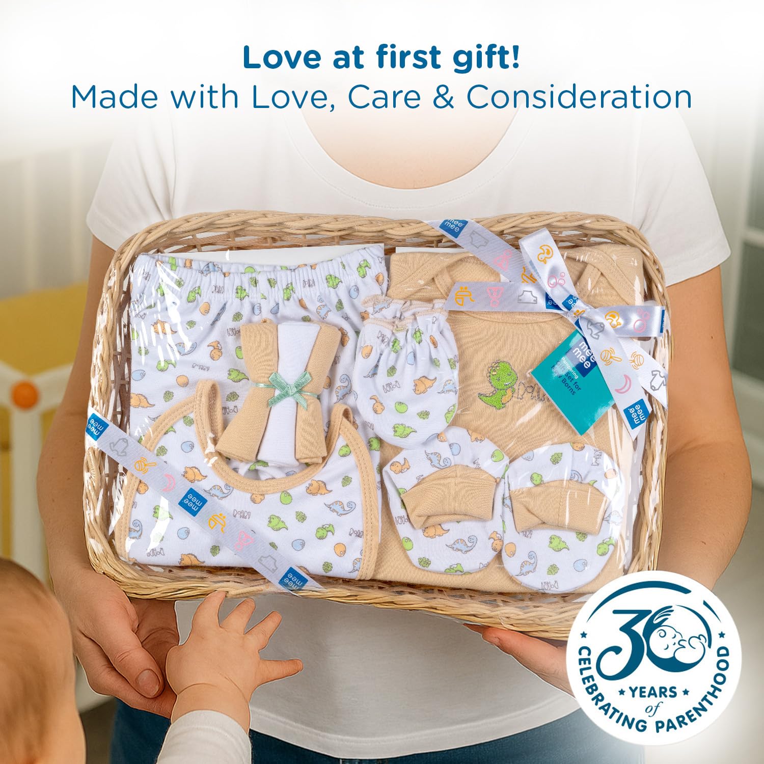 Mee Mee New Born Basket Baby Gift Set | Soft Cotton Clothing Essentials For Infants/Baby Girls, Boys | Baby Shower Clothing Hamper | 8 Pieces | (Square, Brown)